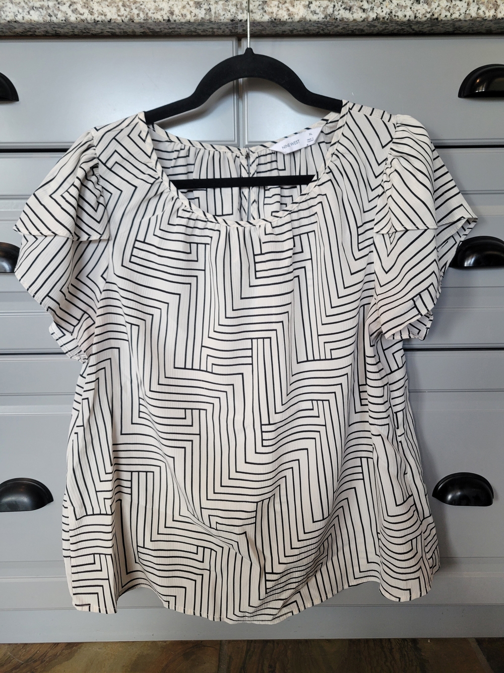 Nine West Black & White Geometric Short Sleeve Blouse